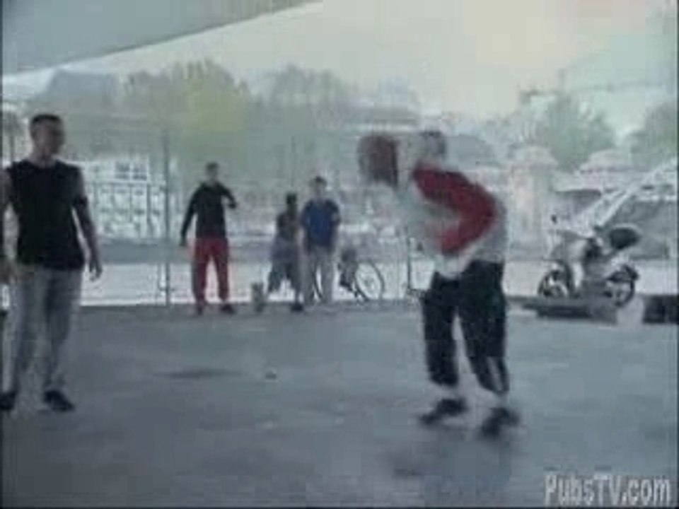 Football nike commercial - soccer - stickman vs ronaldinho