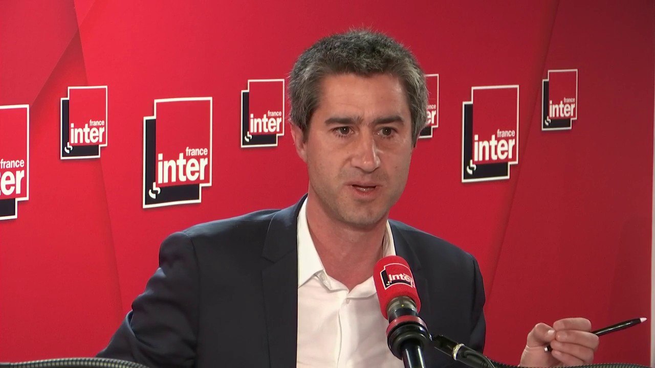 François Ruffin, député LFI de la Somme, à propos d'Etienne Chouard qui doute de l’existence des chambres à gaz : "C'est de la pure connerie."