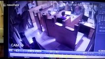 Cheeky thief sneaks up on bank employee and steals cash