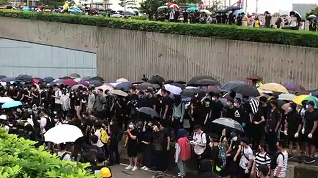 Hongkong: Wütende Demonstranten verhindern Parlamentsdebatte