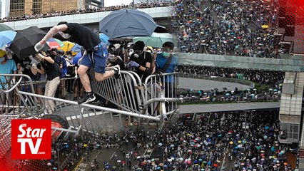 Hong Kong's financial hub paralysed by protests