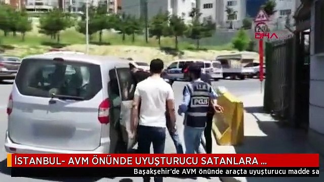 İSTANBUL- AVM ÖNÜNDE UYUŞTURUCU SATANLARA OPERASYON 4 GÖZALTI