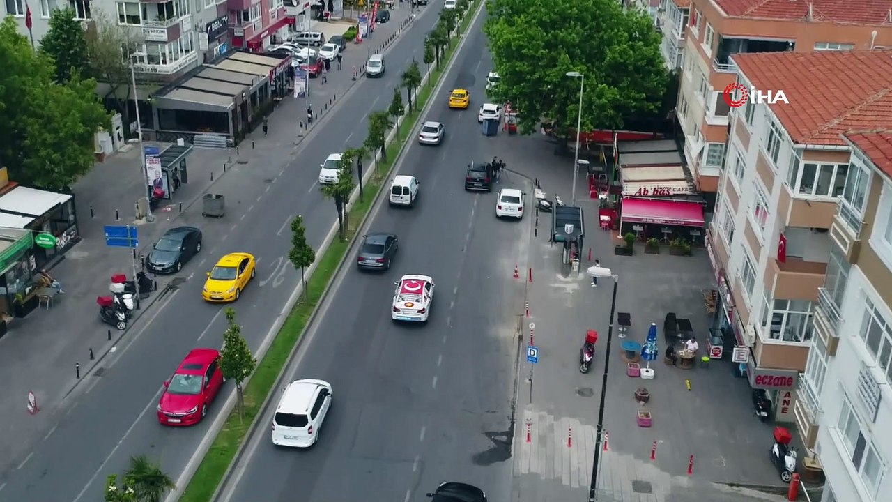 Arabasını Binali Yıldırım fotoğraflarıyla kapladı, destek için geziyor