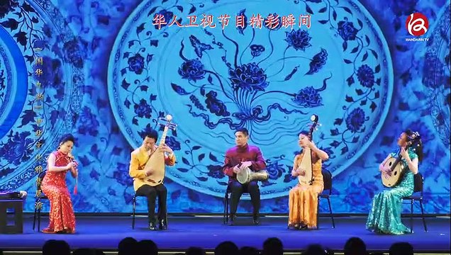 Flashmob à la Pyramide du Louvre - Mandarin TV / 卢浮宫快闪MV——献礼祖国七十华诞