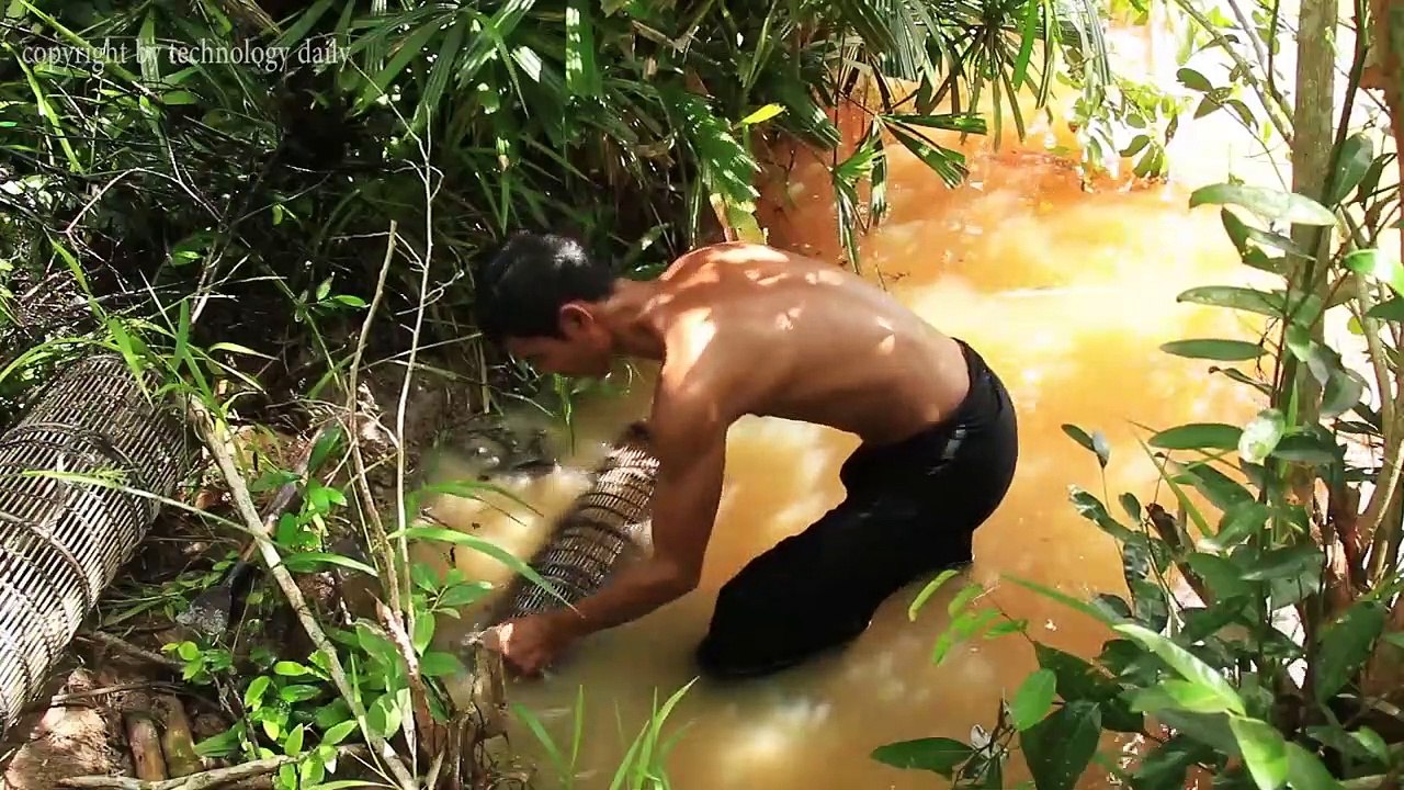 Build Fish Pond And Oxygen Water Wheel Around Rabbit House