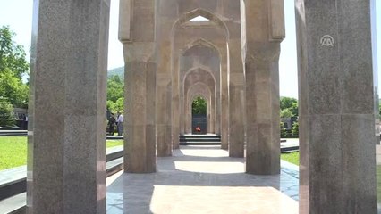 Milli Savunma Bakanı Akar, Gebele Şehitler Hiyabanını ziyaret etti