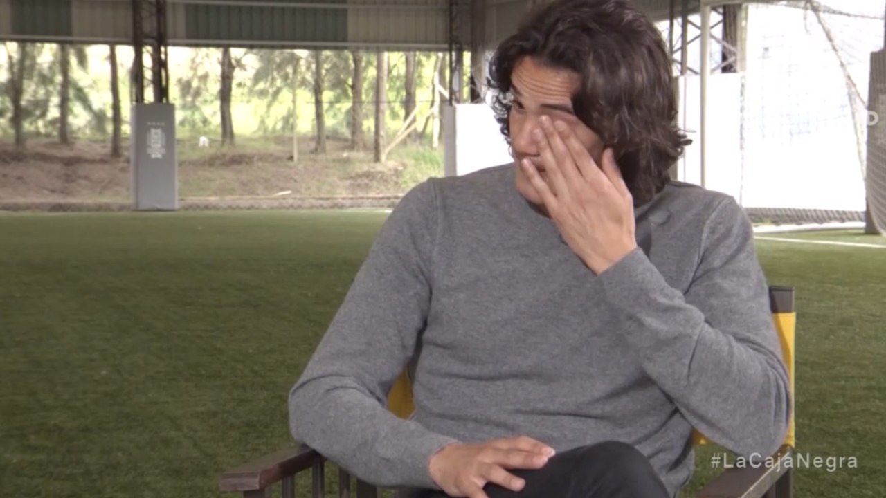 Les larmes d’Edinson Cavani lors d’une interview