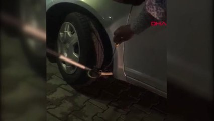 Otomobilin motoruna giren yılanı, itfaiye çıkardı