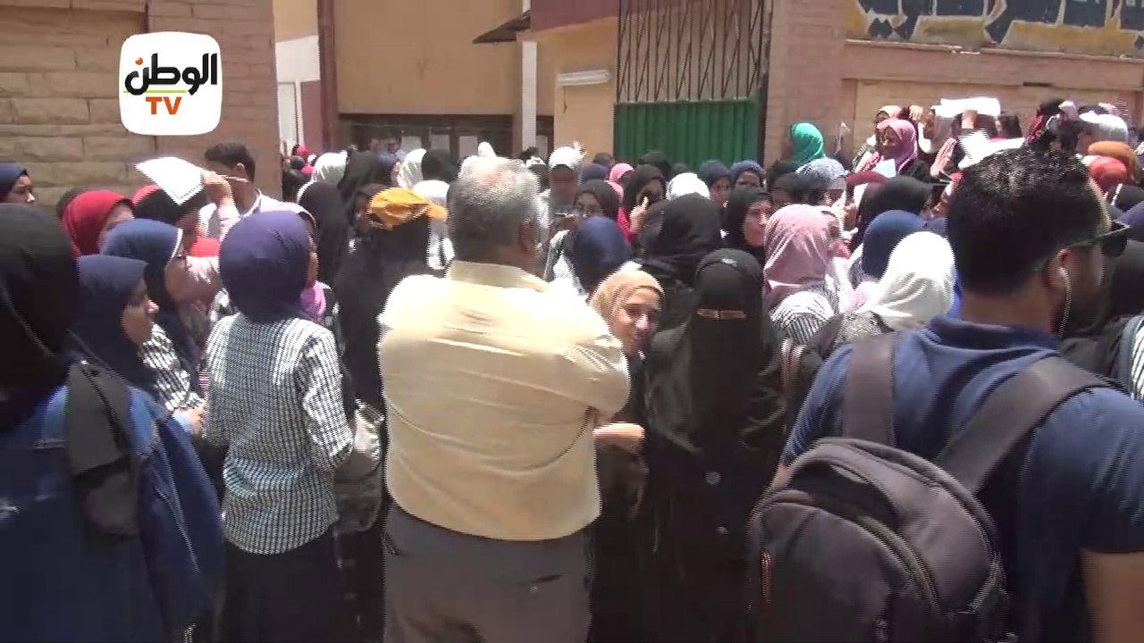 اللغة الإنجليزية ترسم البسمة على وجوه طلاب الثانوية:الامتحان حلو