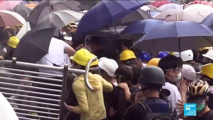 À Hong Kong, parapluies contre matraques