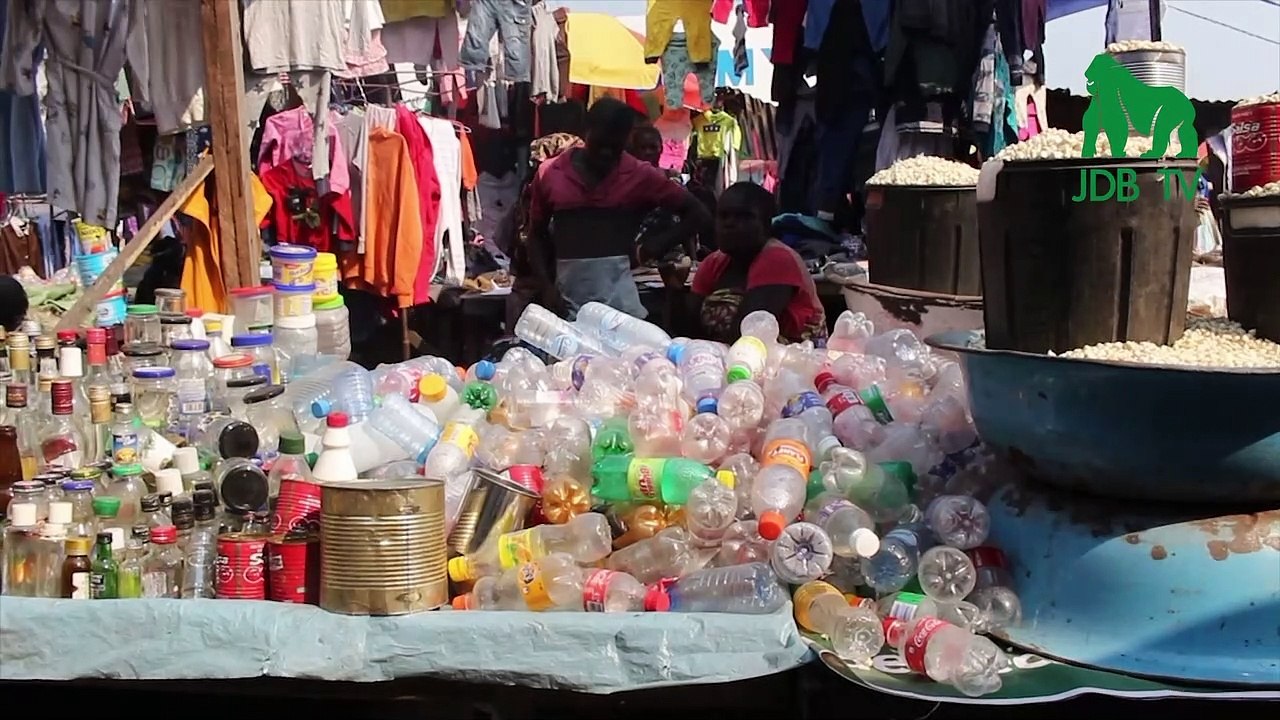 Congo : le business florissant des bouteilles plastiques à Brazzaville