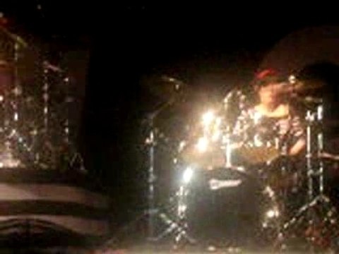 Superbus - Jenn a la batterie - 09/12/07 le Havre