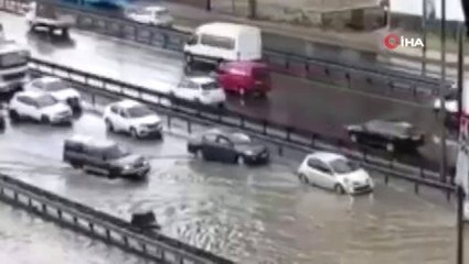 E-5 karayolu Kartal mevkiinde yollar göle döndü