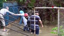 Pendik'te Bir Alt Geçitte Mahsur Kalan Vatandaşı Böyle Kurtardılar