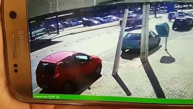 Novas imagens mostram acidente na Avenida Brasil envolvendo ônibus