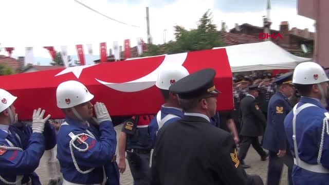 KÜTAHYA Şehit Uzman Jandarma Çavuş Emre Üçkan son yolculuğuna uğurlandı-2