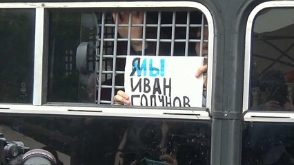 Сотни задержанных в День России