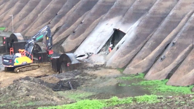 Barrage de Vezins: les opérations de déconstruction ont démarré