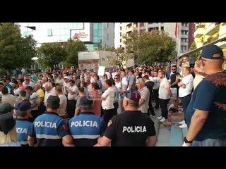 Report TV -Simpatizantët e PD “i zënë pritë” Ramës në Lushnjë