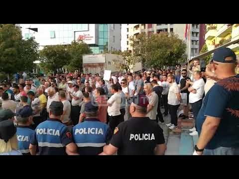 Report TV -Simpatizantët e PD “i zënë pritë” Ramës në Lushnjë