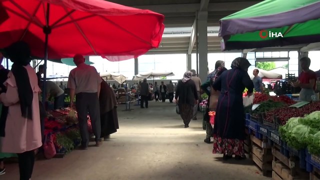 Vatandaşa hakaret eden pazarcı esnafının tezgahını böyle cezalandırıldı