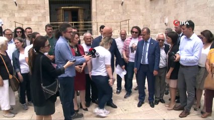 Engin Özkoç, tren kazasında hayatını kaybedenlerin aileleriyle bir araya geldi