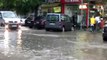 İnegöl'de aniden bastıran yağmur sokakları göle çevirdi