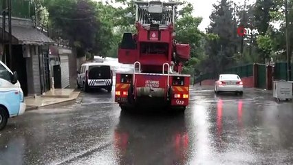 Kartal’da villanın çatısına yıldırım düştü