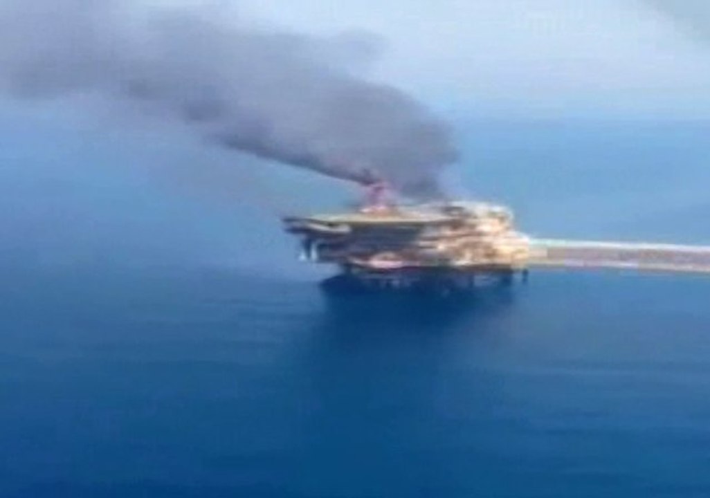 İran'a ait petrol çıkartma tesisinde yangın