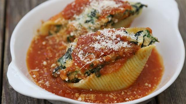 How to Make Vegetarian Spinach & Cheese Stuffed Shells