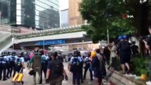 - Hong Kong’da tansiyon yüksek- Polis göstericilere müdahale etti: 22 yaralı