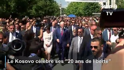 Kosovo: Clinton en invité d'honneur pour fêter "vingt ans de liberté"
