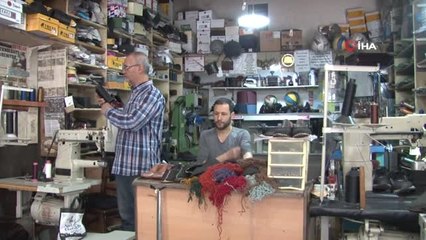 Asırlık ayakkabılar orijinal dokusuyla günümüze taşınıyor