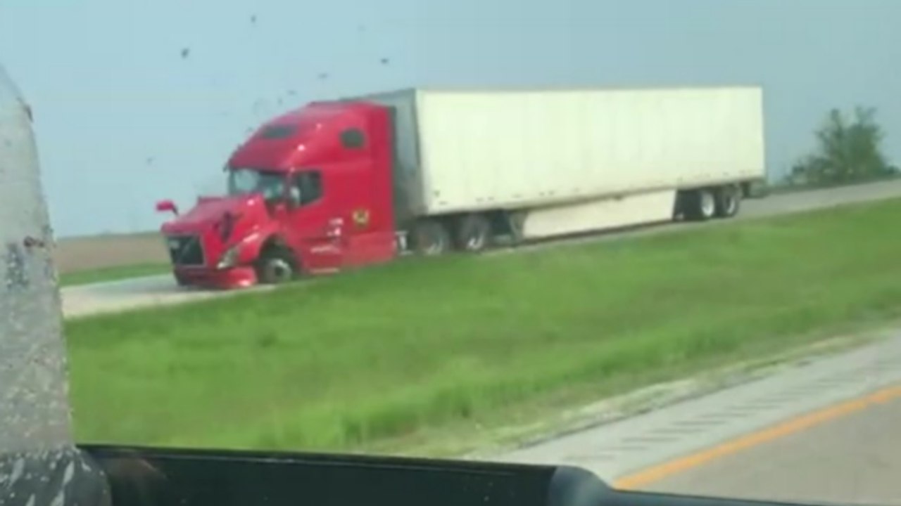 Un 4x4 roule en contresens et s'explose contre un camion