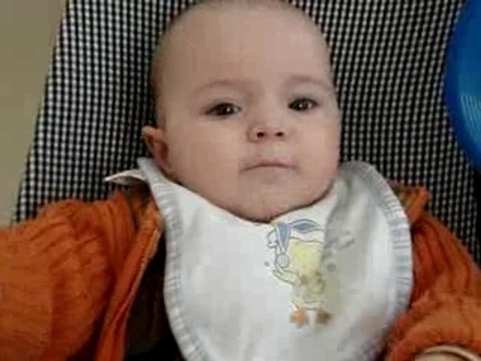 20070120- Gaël babille pour ses 6 mois