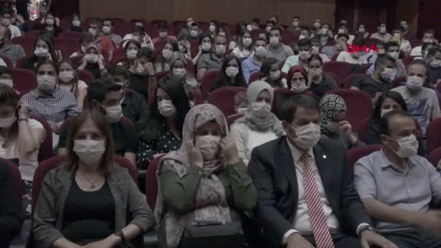 HAKKARİ TİYATRO EKİBİ, OYUNUNU LÖSEMİ HASTASI ZOZAN İÇİN SAHNELEDİ