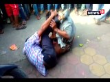 ...जब नशे में धुत्त शराबियों ने बस स्टैंड पर काटा बवाल, देखें VIDEO-FIGHT between two intoxicated alcoholics dramatic seen on bus stop in Madhya pradesh-hydap