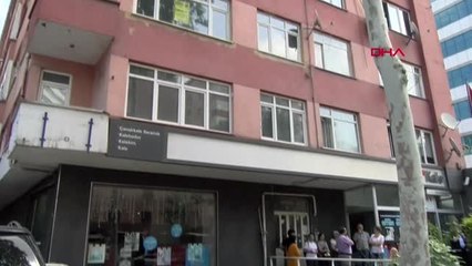 İSTANBUL- ATAŞEHİR'DE RİSKLİ BİNANIN BOŞALTILMASI SIRASINDA ARBEDE ÇIKTI