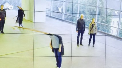 "Não há arte sem interação": exposição vira playground para adultos