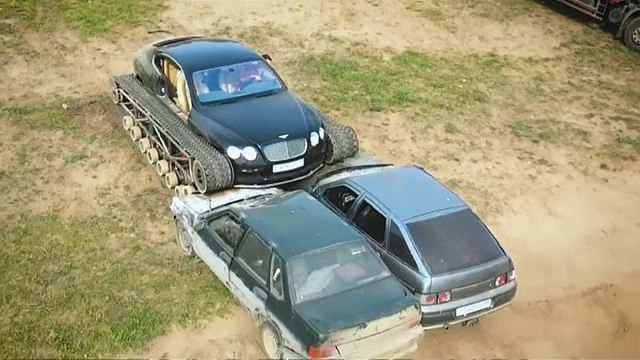 Бентли грязи не боится