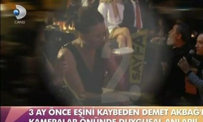 Demet Akbağ, ödül töreninde gözyaşlarına boğuldu