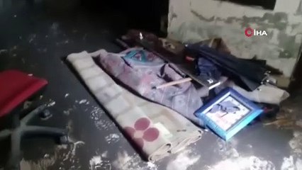 Şiddetli yağış sonrası kanalizasyon suları evini bastı