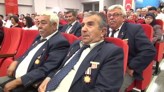 Kıbrıs Gazilerine madalyaları takdim edildi