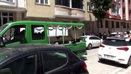 Esenyurt'ta kocası tarafından öldürülen kadının cenazesi Adli tıp'a kaldırıldı