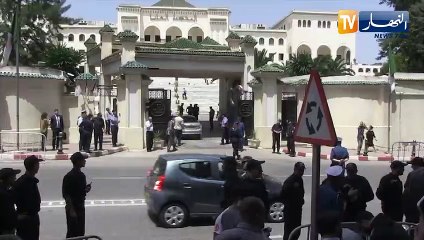 وصول " عمارة بن يونس " إلى المحكمة العليا للمثول أمام القاضي المحقق