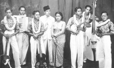 Sang Maestro Pengobar Semangat Juang - SINGKAP