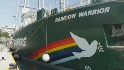 Rainbow Warrior lanza en Atenas campaña contra extracción de gas y petróleo