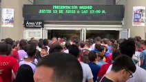 Largas colas en las puertas del Santiago Bernabéu para entrar a la presentación de Eden Hazard en el Real Madrid