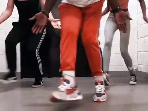 Cette chorégraphie de coupé décalé va vous laisser sans voix. A voir absolument !