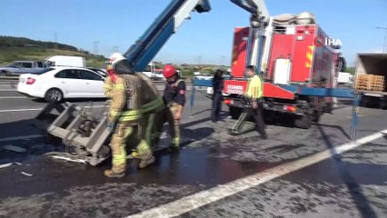 TEM otoyolunda zincirleme kazada 3 kamyon çarpıştı: 1 yaralı
